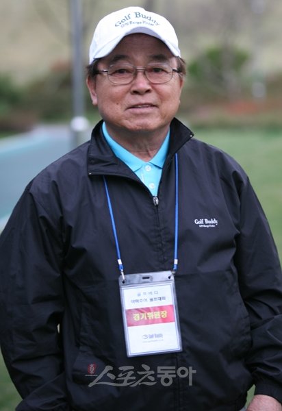 4월 열린 골프버디 아마추어 골프대회의 경기위원장으로 나선 우승섭 대한골프협회 고문.
