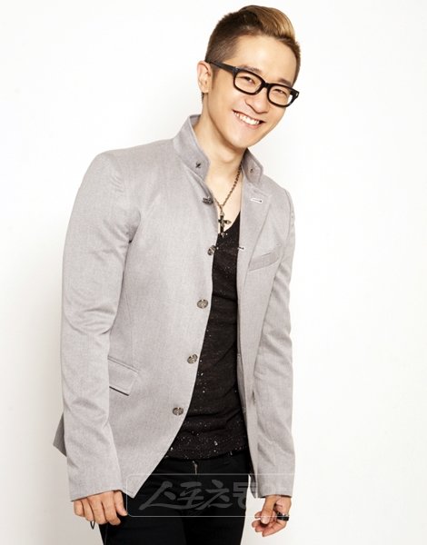 파격적인 모히칸 헤어스타일로 변화를 준 알렉스는 새 앨범에서도 부드러운 발라드에서 벗어나 다양한 음악을 담았다.