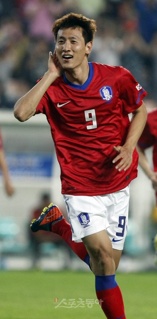 유럽 진출을 노리는 지동원의 행선지가 곧 확정될 전망이다. 소속팀 전남과 지동원 측은 잉글랜드 프리미어리그 선덜랜드를 포함해 4∼5개 구단을 놓고 저울질 한 끝에 최근 합의점을 찾은 것으로 알려졌다. 스포츠동아DB