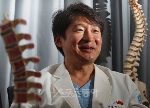 분당바른세상병원 서동원 원장은 야구, 축구, 농구, 배구 등 프로선수들의 관절 손상을 치료한 명의로 유명하다. 서 원장이 선수들을 치료하며 느낀 점에 대해 설명하고 있다.