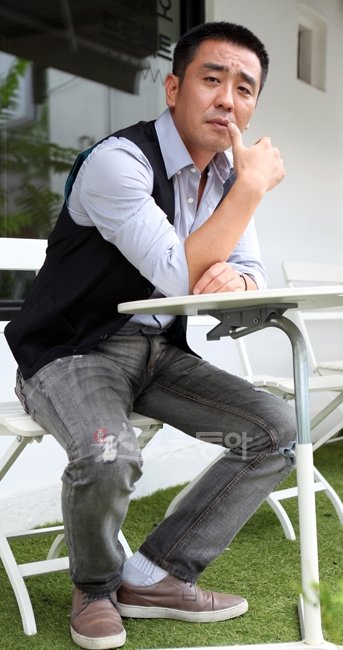 ‘그의 변신은 무죄.’ 여러 작품에서 다양한 색깔의 연기로 사랑받고 있는 배우 류승룡. 새 영화 ‘최종병기 활’에서는 청나라 무장 쥬신타 역으로 끝없는 변신을 예고했다. 국경원 기자 (트위터 @k1isonecut) onecut@donga.com