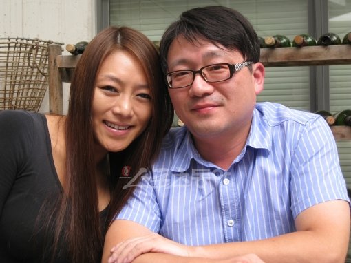 뮤지컬 배우 차지연(왼쪽)과 스포츠동아 양형모 기자.