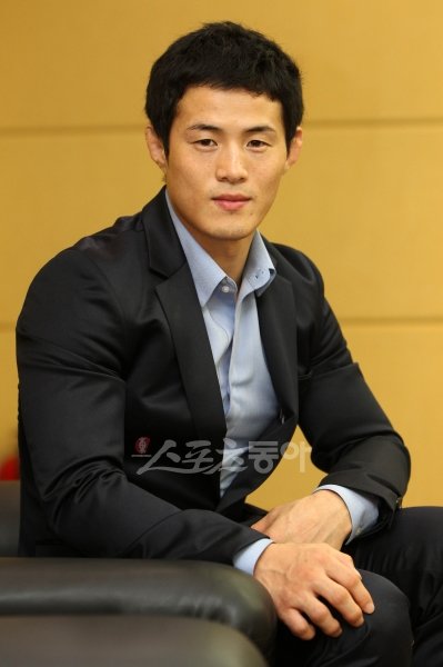 25일 오전 경북 김천실내체육관에서 열린  ‘최민호 올림픽제패기념 2011추계 전국 중·고등학교 유도연맹전’ 개회식에 베이징올림픽 유도 금메달리스트 최민호가 참석했다.  김천｜임진환 기자 photolim@donga.com 트위터@binyfafa