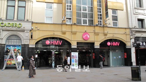 영국 런던의 피카딜리 서커스에 위치한 대형음반매장 HMV. 한류나 아시아음악에 대한 관심은 찾아볼 수 없었다.