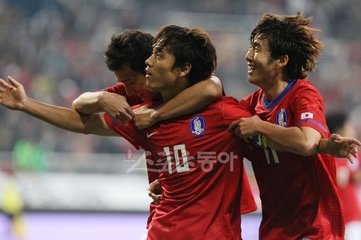 7일 저녁 서울 상암월드컵경기장에서 열린 축구대표팀과 폴란드의 친선경기에서 박주영이 두번째 골을 넣고 세레모니를 펼치고 있다.상암ㅣ박화용 기자 inphoto@donga.com 트위터 @seven7sola