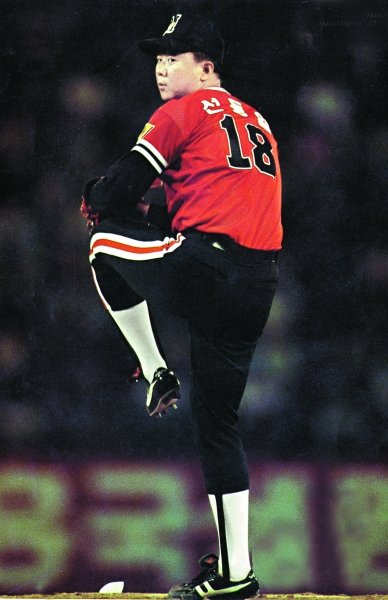 해태 시절, 선동열이 마운드에 선 것만으로도 다른 팀들은 오금을 저리곤 했다. 그는 무적 해태의 상징이었다. 고향팀 유니폼을 벗은지 16년. 선동열 신임 감독은 “당연히 승부의 세계에서는 일등을 목표로 해야 한다”며 ‘왕의 귀환’을 알렸다. 스포츠동아DB