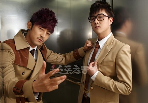 유쾌함을 추구하는 크리스피 크런치의 두 멤버 치지(왼쪽)과 씨에스피. 이들은 ‘크크TV’라는 인터넷 방송을 만들어 자신들의 소소한 일상을 소개하고 있다. 국경원 기자 onecut@donga.com 트위터@k1isonecut