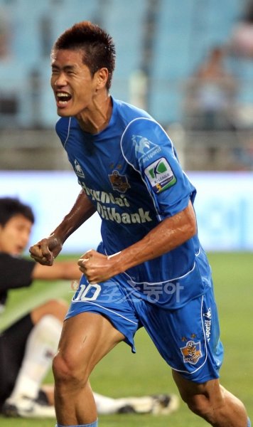 설기현은 2011 K리그 챔피언십에서 팀 최고참답게 책임감 있는 모습을 보여주고 있다. 설기현은 준PO에서 지난해까지 몸담았던 포항을 상대한다. 스포츠동아DB