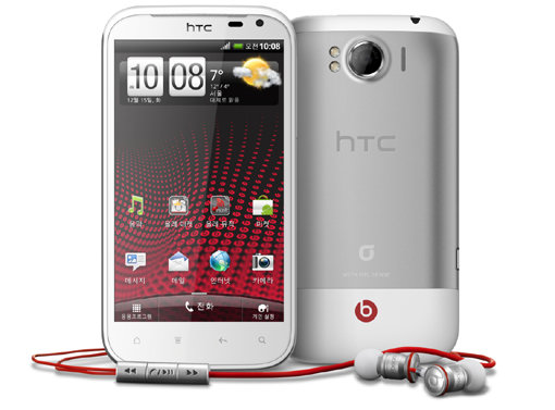 주요 스마트폰 제조기업들이 특화 기능과 차별화 된 디자인을 적용한 프리미엄 스마트폰을 잇달아 선보이고 있다. 프리미엄 헤드폰 업체 비츠의 오디오 튜닝기술을 적용한 HTC의 ‘센세이션 XL’. 사진제공|HTC
