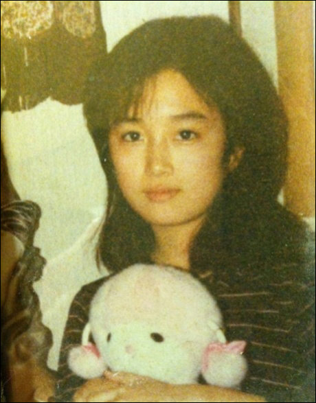 오연수가 자신의 트위터에 올린 12살때 사진