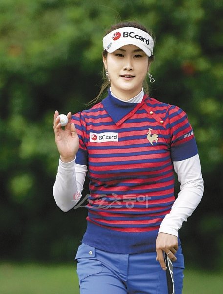 김하늘은 다승왕, 상금왕 등을 동시에 거머쥐며 새로운 KLPGA 여왕이 됐다. 스포츠동아DB