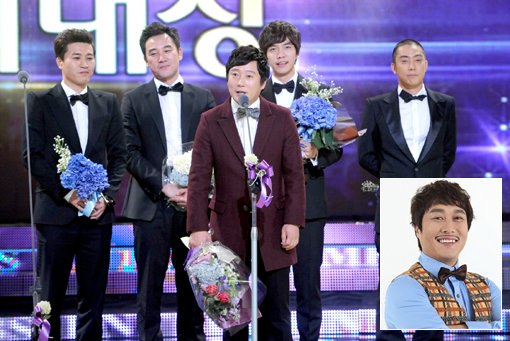 2011 KBS 연예대상에서 후보에 없었지만 대상을 수상해 이변을 낳은 ‘1박2일’의 출연진. 왼쪽부터 엄태웅, 이수근, 이승기, 은지원, 김종민. 작은 사진은 올해 활발한 활동에도 무관에 그친 개그맨 김병만. 사진제공｜KBS·스포츠동아DB