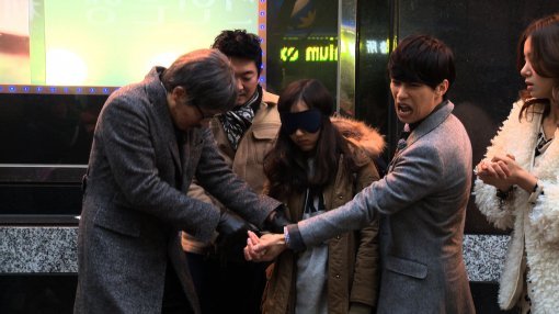 보는 이의 잠재의식을 믿는 심리를 이용한 ‘심리 실험 매직쇼’를 선보일 채널A ‘스토리 텔링 매직쇼’의 한 장면. 사진제공｜채널A