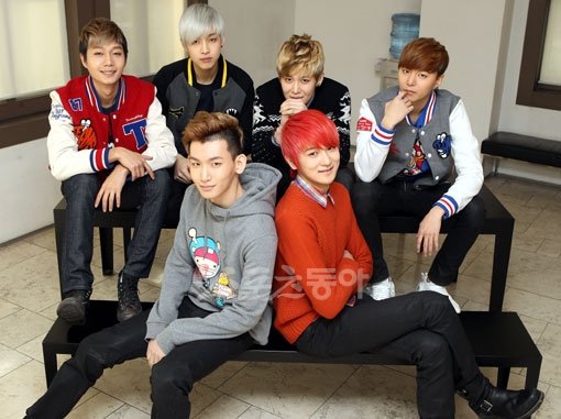 밴드의 고정관념을 깬 독특한 퍼포먼스 그룹 레드애플. 이들은 “전설적인 록 밴드 그룹 레드 제플린처럼 팬들의 기억에 남고 싶다”고 포부를 밝혔다. 박화용 기자 inphoto@donga.com 트위터@seven7sola