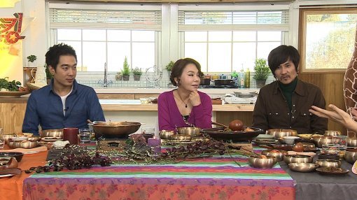 90년대 아이돌 스타 고영욱(왼쪽)과 이주노(오른쪽)가 ‘쇼킹’에서 녹슬지 않은 춤솜씨와 입담을 보여준다. 사진제공|채널A