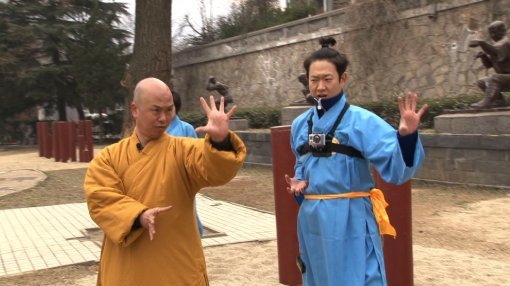 중국 소림사 무술학교에서 ‘기발한 도전’에 나설 천명훈(오른쪽). 사진제공|채널A