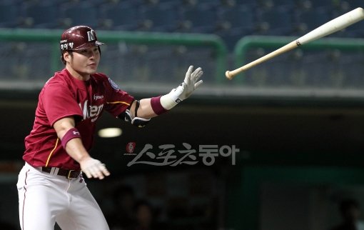 지난해 시즌 중반 LG에서 넥센으로 트레이드된 박병호는 후반기에만 12개의 홈런을 날리며 맹활약했다. 그토록 기다렸던 잠재력의 폭발, 올시즌 목표는 25개의 홈런과 80타점이다. 스포츠동아DB