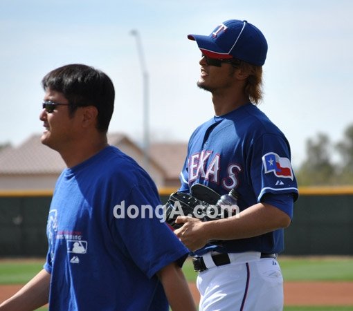 연습중인 다르빗슈(오른쪽). 동아닷컴DB