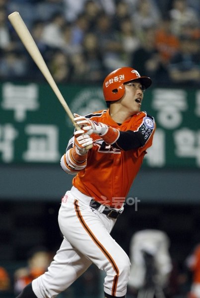 팀의 운명을 쥔 키 플레이어. 2012년 한화의 키는 돌아온 ‘스나이퍼’ 장성호다. 그가 김태균, 최진행과 중심타선에서 제 역할을 해줘야 한화는 2007년 이후 다시 가을잔치 초대장을 거머쥘 수 있다. 스포츠동아DB