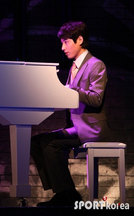 뮤지컬 ‘파리의 연인’에서 한기주역으로 분한 이지훈. (사진제공-스포츠코리아)