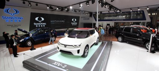 쌍용차가 베이징 모터쇼에서 선보인 컨셉트카 XIV-2는 소형 SUV와 스포츠 쿠페의 디자인을 결합했다. 사진제공|쌍용자동차