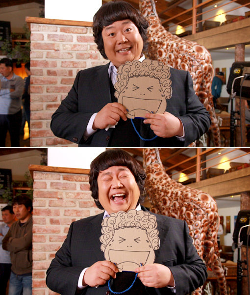 MBC 월화드라마 ‘빛과 그림자’에서 주인공 안재욱의 오른팔 양동철 역으로 감초 연기를 선보이고 있는 개그맨 류담. 자신을 꼭 닮은 캐리커처 마스크를 들고 환하게 웃고 있다. 사진제공|MBC