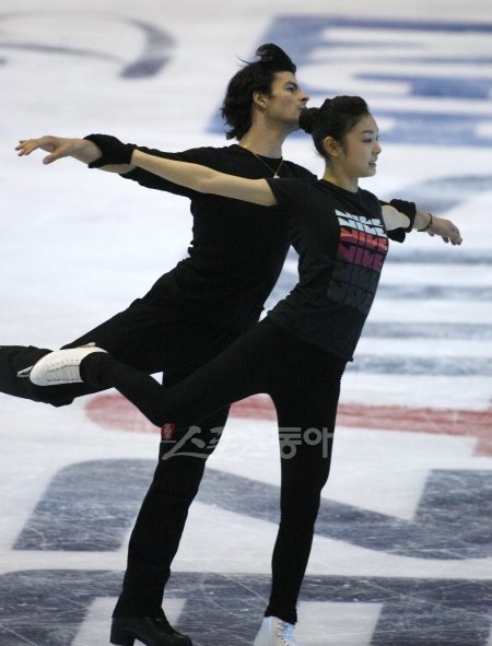 랑비엘은 과거 김연아와 함께 아이스쇼에 출연, 페어 연기를 펼친 바 있다. 스포츠동아DB