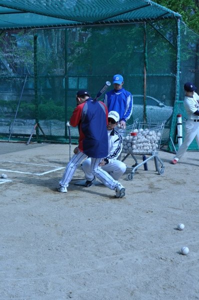 김용달 전 코치의 타격 비법 전수 모습. 사진제공=한스컨텐츠