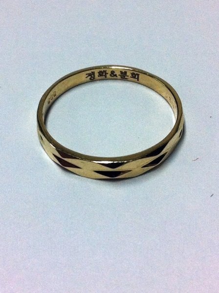 현정화 감독이 북한 리분희 서기장에게 선물하려던 반지. 사진제공|더타워픽쳐스