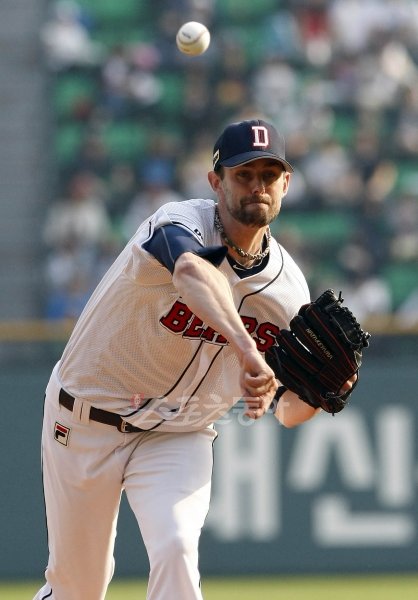 만약 올 시즌 용병 다승왕이 탄생한다면 두산 니퍼트일 가능성이 가장 높다는 것이 전문가들의 중론이다. 니퍼트의 구위와 꾸준함을 높이 사기 때문이다. 스포츠동아DB