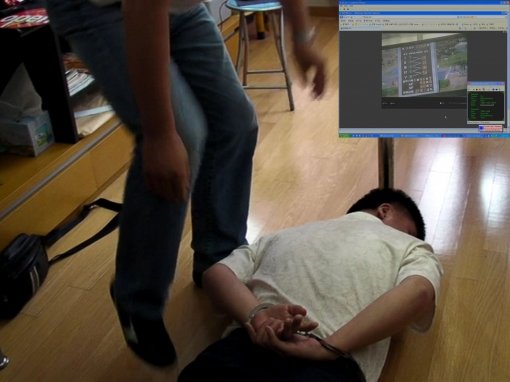 경찰이 사설경마 현장을 덮쳐 불법도박 일당을 검거하고 있다. 작은 사진은 20일 서울경마공원에서 비디오카메라로 경주실황을 무단 송출하다 검거된 일당들의 노트북 화면 캡쳐. 사진제공｜한국마사회