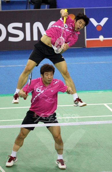 2012런던올림픽 배드민턴 남자복식의 유력 금메달 후보인 정재성(앞)-이용대. 7년간 세계 최강의 복식조로 군림해온 둘은 우정의 피날레를 올림픽 금메달로 장식하고자 한다. 스포츠동아DB