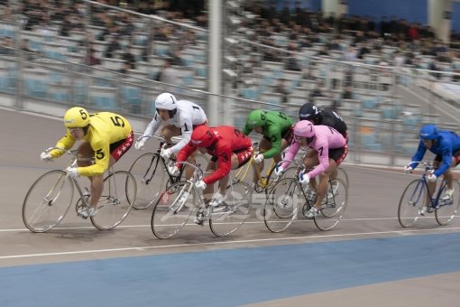 일본처럼 공식적으로 인정하지는 않지만 우리나라 경륜에도 선수들의 기수, 학연, 지연 등에 따른 연대가 존재한다. 연대에 의한 동반입상이 지난 주 대거 발생하면서 연대에 대한 관심이 높아지고 있다. 스포츠동아DB