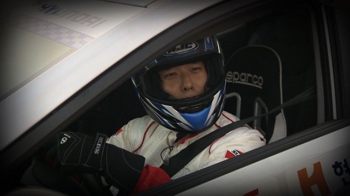 “레이싱 하는 그날만 기다렸다!” 김동성이 ‘불멸의 국가대표’에서 스피드 레이싱에 도전해 발군의 운전 실력을 과시하며 에이스로 등극했다. 사진제공|채널A