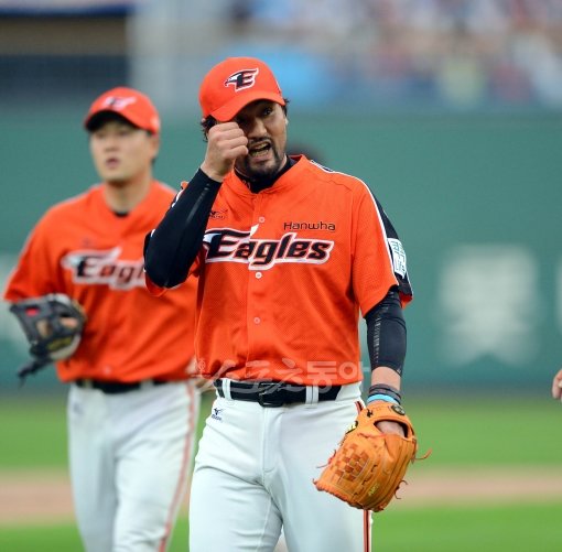 허리 통증으로 올스타전에 나서지 못한 박찬호. 사실상 에이스 역할을 맡고 있는 박찬호의 부상이 장기화 된다면 이는 한화의 후반기 레이스에 치명타가 될 전망이다. 스포츠동아DB
