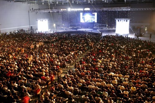 다양한 전략 구사가 가능한 온라인 게임 ‘리그 오브 레전드’가 한국 e스포츠의 차세대 인기 종목으로 주목받고 있다. 5월 19일
경기도 고양시 일산 킨텍스에서 열린 스프링 리그 결승전을 관람하기 위해 모여든 8000여 명의 e스포츠 팬. 사진제공|라이엇
게임즈