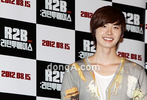 배우 이종석이 일 서울 성동구 왕십리 CGV에서 열린 영화 ‘R2B:리턴투베이스’ 기자간담회에서 포토타임을 갖고 있다. 국경원 기자 onecut@donga.com