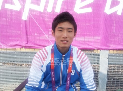 한국체조 역사상 첫 올림픽 금메달의 주인공 양학선. 드라마 같은 그의 가족사는 감동을 더하고 있다. 본지 단독 인터뷰에 임한 양학선의 모습. 런던|전영희 기자 setupman@donga.com 트위터@setupman11