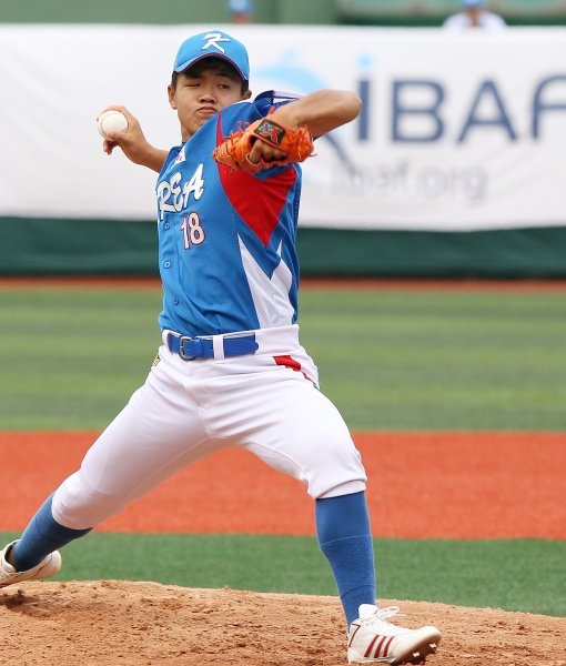 한국 청소년대표 장현식이 2일 목동구장에서 열린 제 25회 세계청소년야구선수권대회 예선 1라운드 A조 3차전에서 호주와 경기에 선발등판해 역투하고 있다. 사진제공｜스포츠코리아