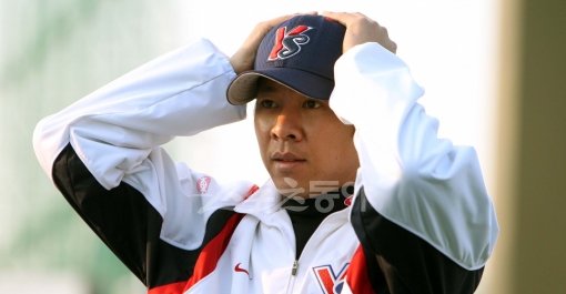 임창용은 2008시즌 야쿠르트 유니폼을 입은 이후 4시즌간 팀의 수호신 역할을 톡톡히 했다. 그러나 팔꿈치 수술로 올 시즌을 개점휴업한 그는 팀의 내년 시즌 구상에서 배제된 것으로 보인다. 스포츠동아DB