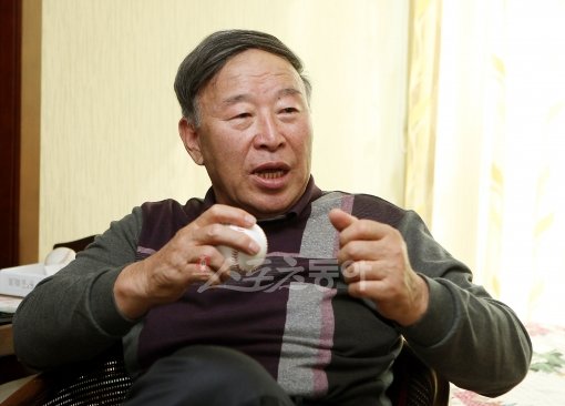 8년 만에 현장에 복귀하는 김응룡 한화 신임 감독은 “그동안 사는 게 무의미했다. 유니폼을 입게 돼 얼마나 좋은지 모르겠다”며 기뻐했다. 스포츠동아DB