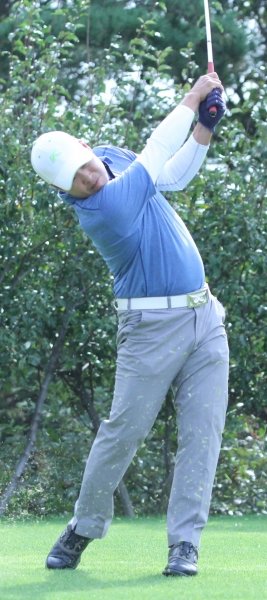 스트로크 부문에서 우승하며 전국 최고의 아마추어 고수로 등극한 이주승 씨가 아이언샷을 하고 있다. 사진제공|골프버디코리아