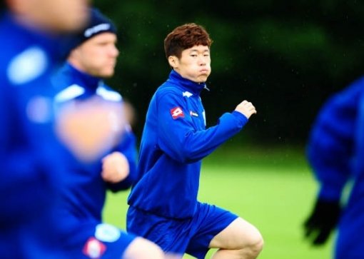 QPR 박지성은 1승도 얻지 못한 채 부진을 겪고 있는 마크 휴즈 감독과 함께 혹독한 비판을 받고 있다. 이번 브레이크 기간을 통해 체질 개선이 이뤄질지 관심이 모아진다. 사진출처=QPR홈페이지