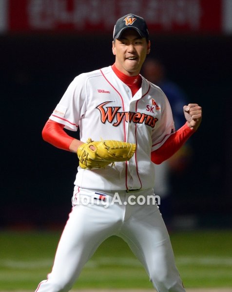 SK 김광현은 포스트시즌에서 완전치 못한 몸으로 플레이오프와 한국시리즈에서 1승씩을 거뒀다. 우승을 못해 아쉬움을 남겼지만 에이스의 귀환 가능성을 보여주기에 충분했다. 스포츠동아DB