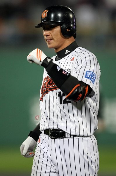 롯데에서 KIA로 이적한 FA(프리에이전트) 김주찬은 이제 50억원 돈값에 걸맞은 활약을 펼쳐야 한다는 책임감을 느끼고 있다. 스포츠동아DB