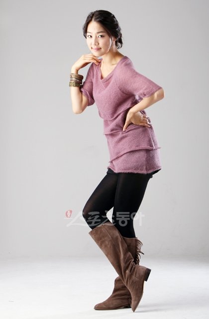 “캔디형 캐릭터로 여성 시청자에게 사랑 듬뿍.” 한지혜는 MBC 주말드라마 ‘메이퀸’에서 어떠한 역경도 좌절하지 않고 꿋꿋하게 이겨 나가는 천해주 역으로 주말 안방극장을 따뜻하게 만들고 있다. 스포츠동아DB