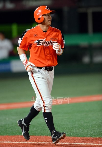 롯데 자이언츠 유니폼을 입게 된 장성호. 스포츠동아DB