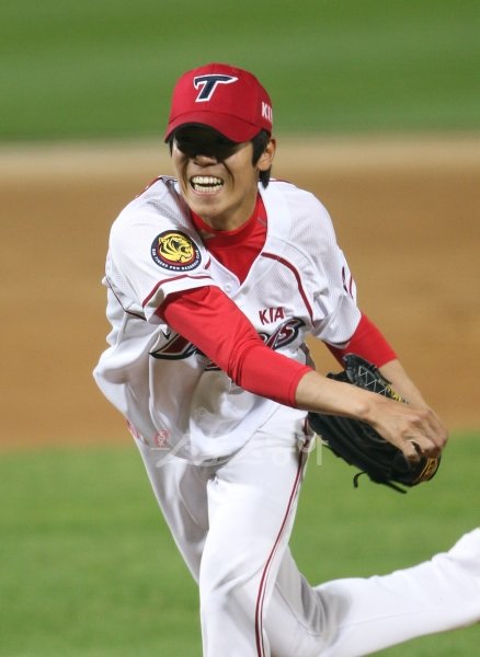 FA 김주찬의 보상선수로 롯데에 새로 둥지를 튼 홍성민. 스포츠동아DBA