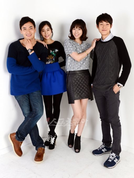 JYP엔터테인먼트와 전속 계약을 맺고 새로운 출발에 나선 연기자들. 왼쪽부터 박주형, 김소영, 이은정, 최우식. 김민성 기자 marineboy@donga.com 트위터 @bluemarine007