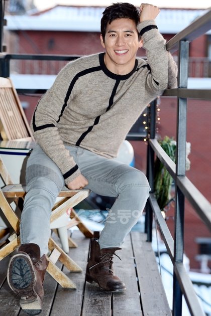 “밝은 성격”의 한효주와 함께 겨울 멜로의 감성을 전한 고수. 몰입과 열정의 중요성을 깨달아가고 있다. 김민성 기자 marineboy@donga.com 트위터 @bluemarine007